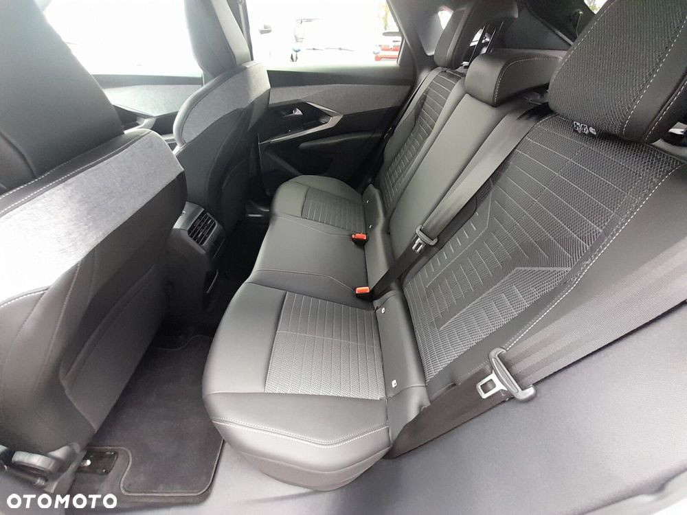 Peugeot 3008 1.2 PureTech mHEV Allure Pack S&S e-DCS6 - 17
