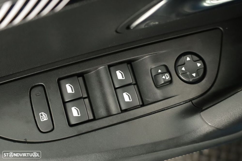 Peugeot 2008 1.2 PureTech Allure - 20