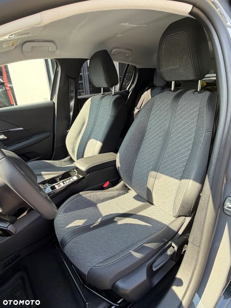 Peugeot 208 - 13