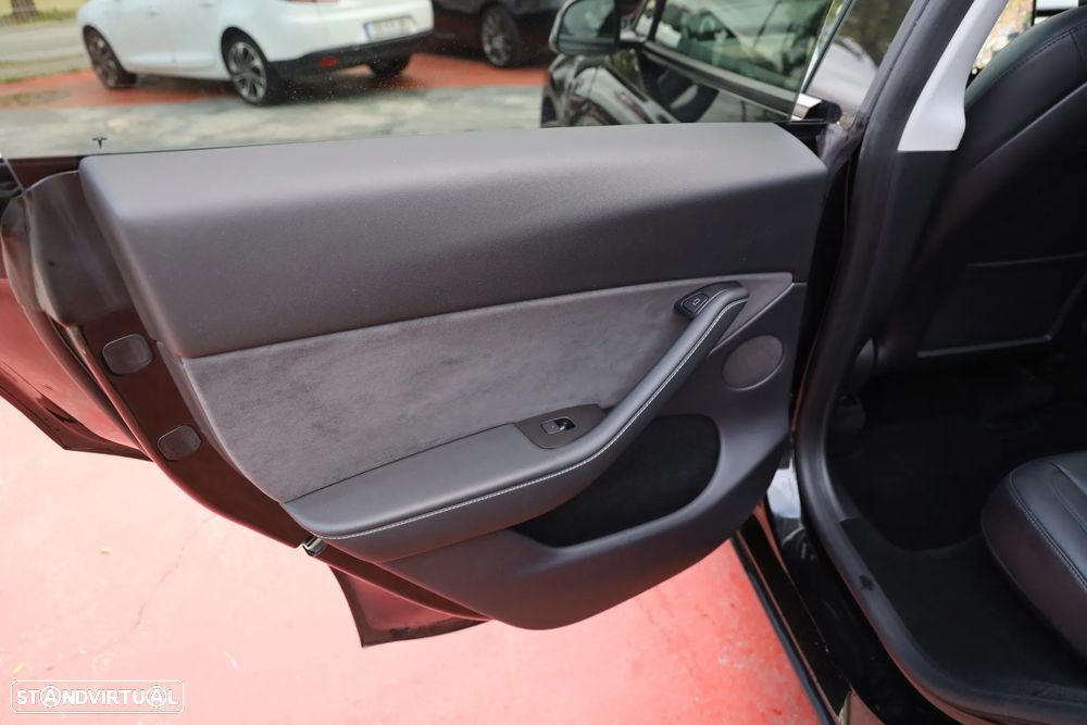 Tesla Model Y Performance Tração Integral - 18