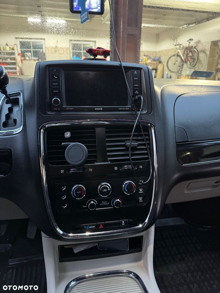 Dodge Grand Caravan - 13