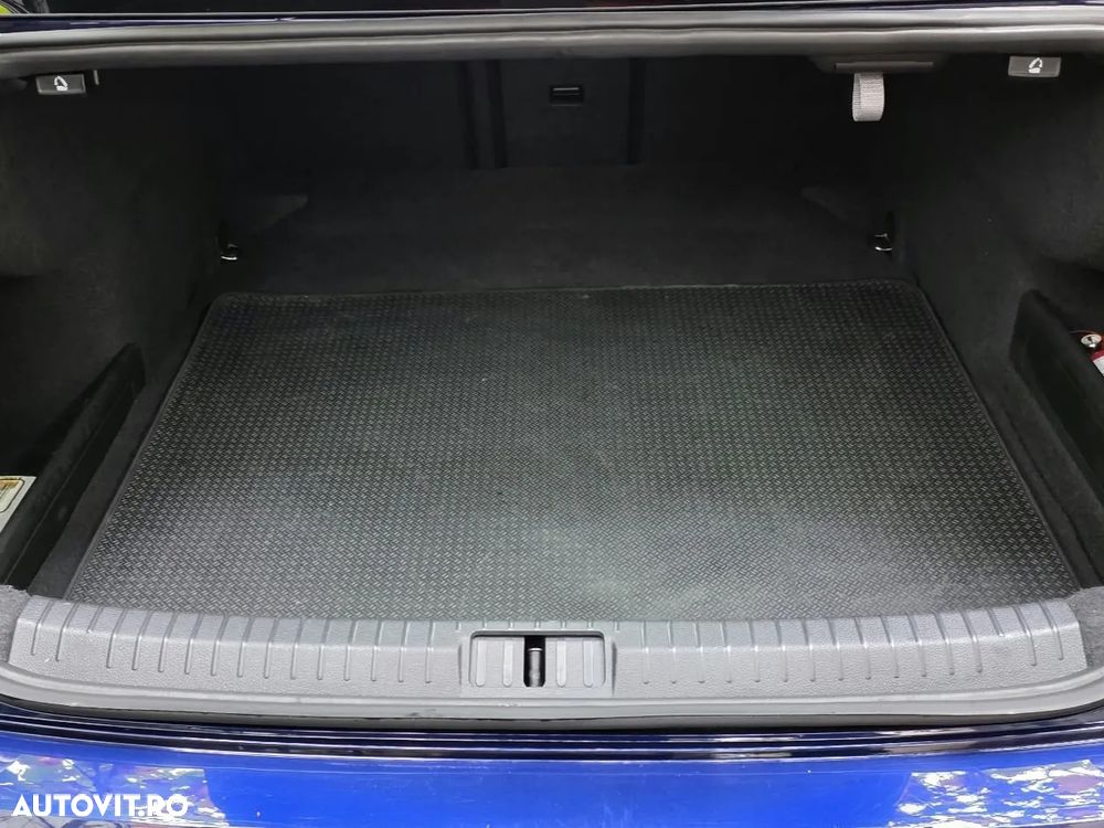 Volkswagen Passat - 16