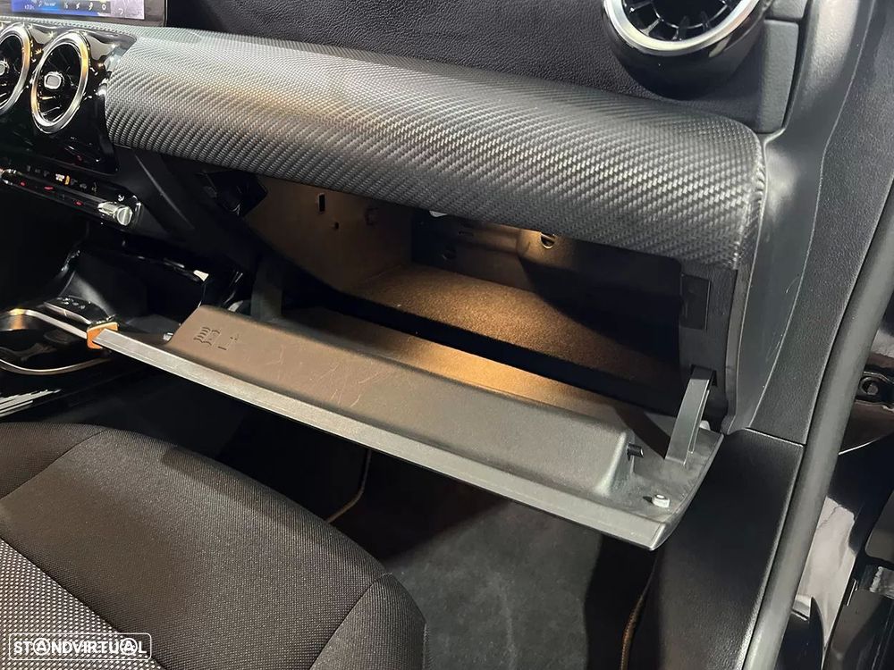 Mercedes-Benz CLA 180 d Shooting Brake Business Solutions - 19