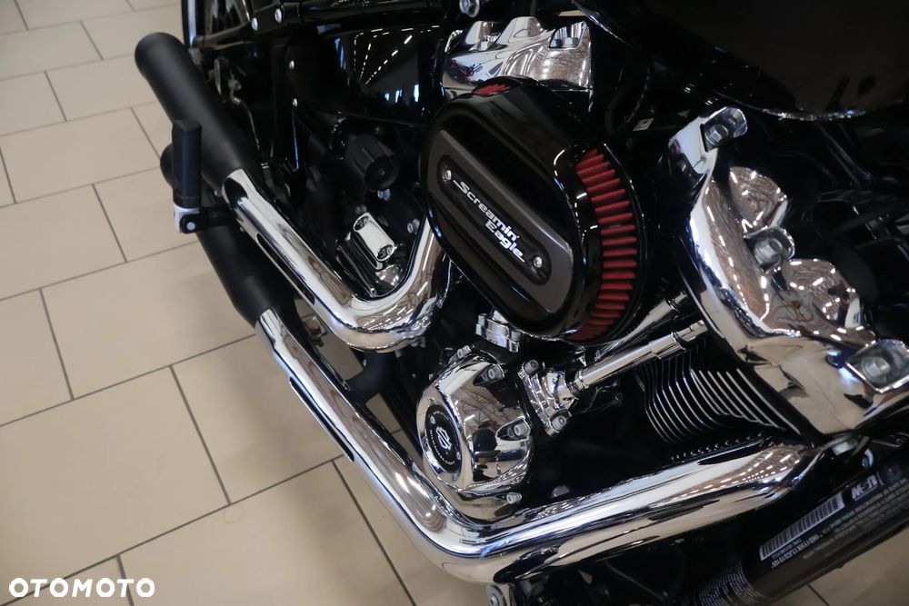 Harley-Davidson Softail Breakout - 19
