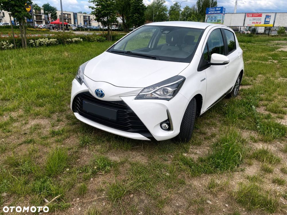Toyota Yaris Hybrid 100 Selection - 1