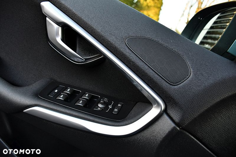 Volvo V40 T3 Drive-E Momentum - 17