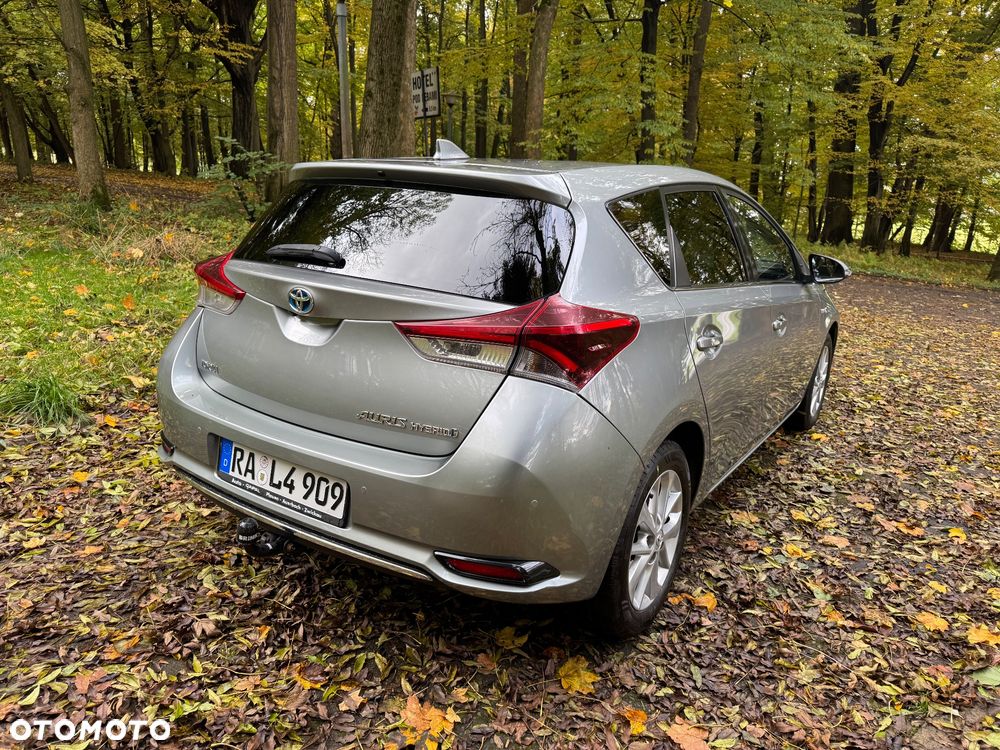 Toyota Auris 1.8 Executive - 3