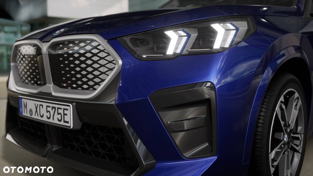 BMW iX2 eDrive20 66.5kWh M Sport - 10