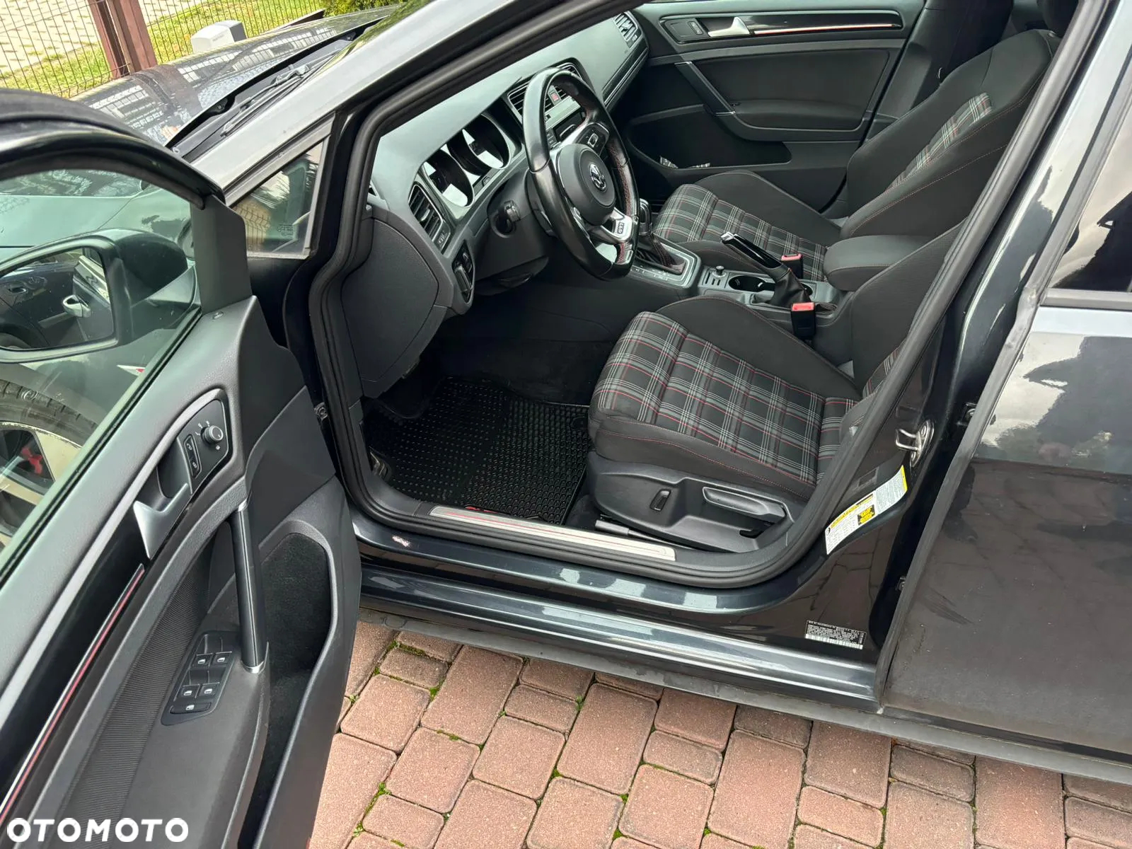 Volkswagen Golf VI 2.0 TSI GTI DSG - 16