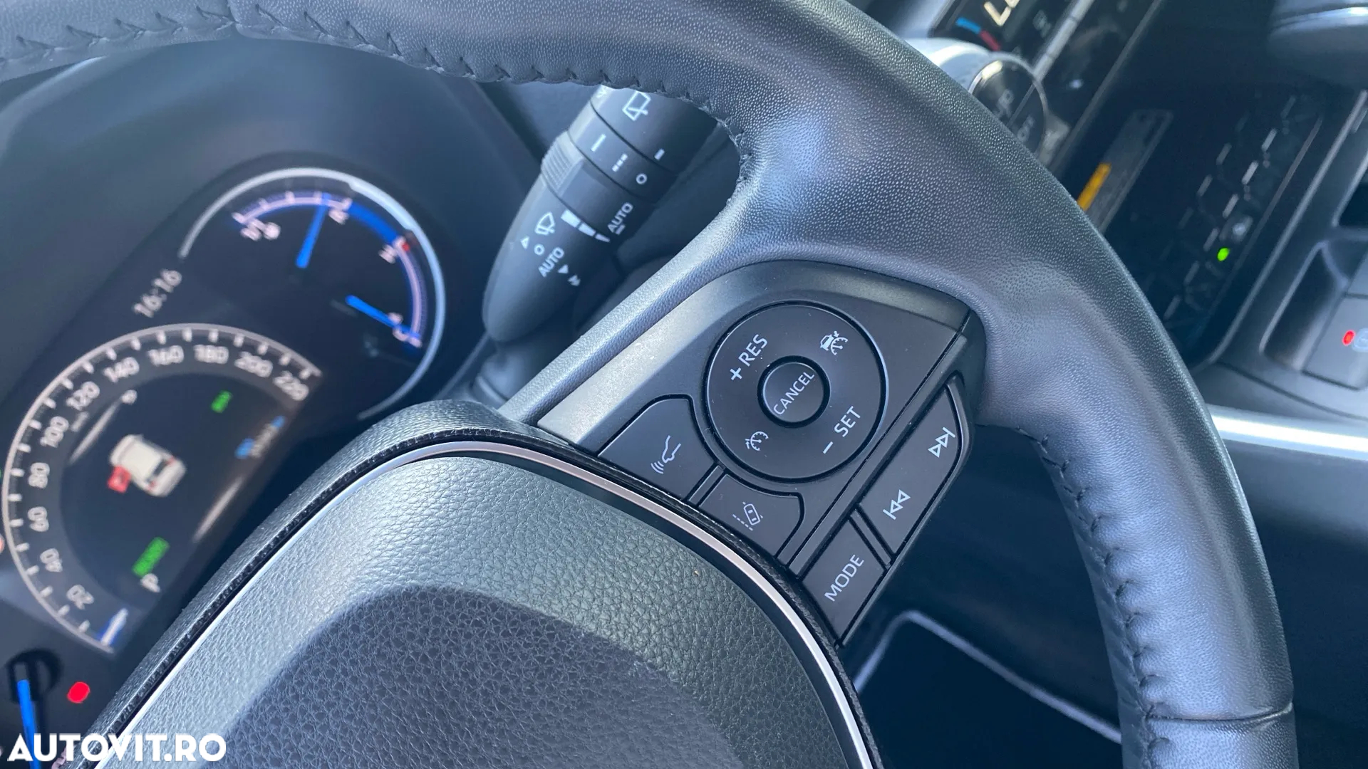 Toyota RAV4 2.5 Hybrid VVT-iE 4x4 Luxury - 16
