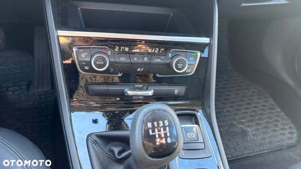 BMW Seria 2 218d - 29