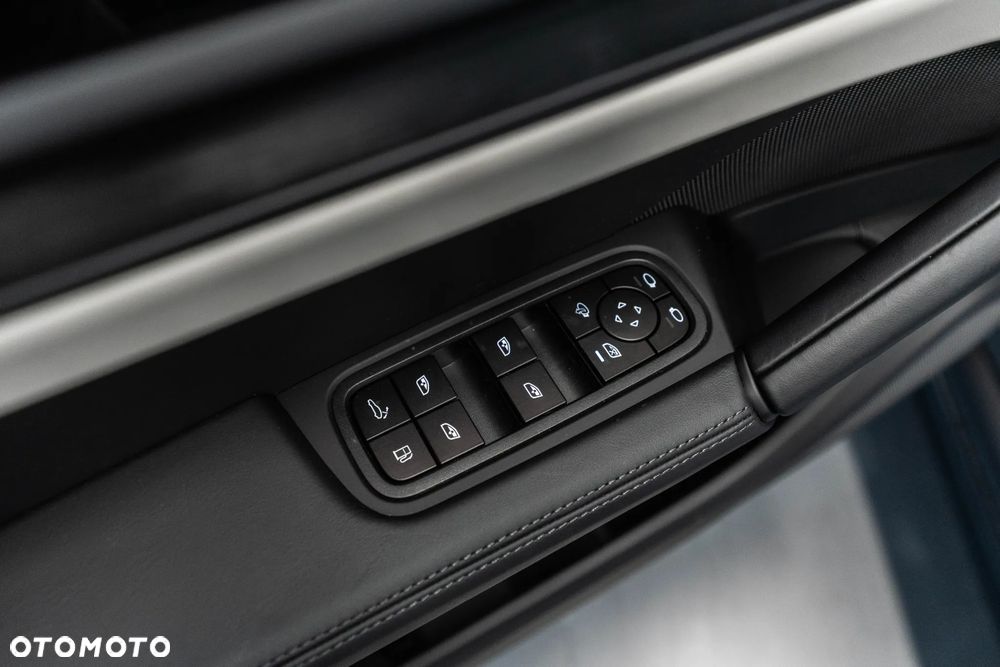 Porsche Cayenne E-Hybrid PHEV Black Edition - 27