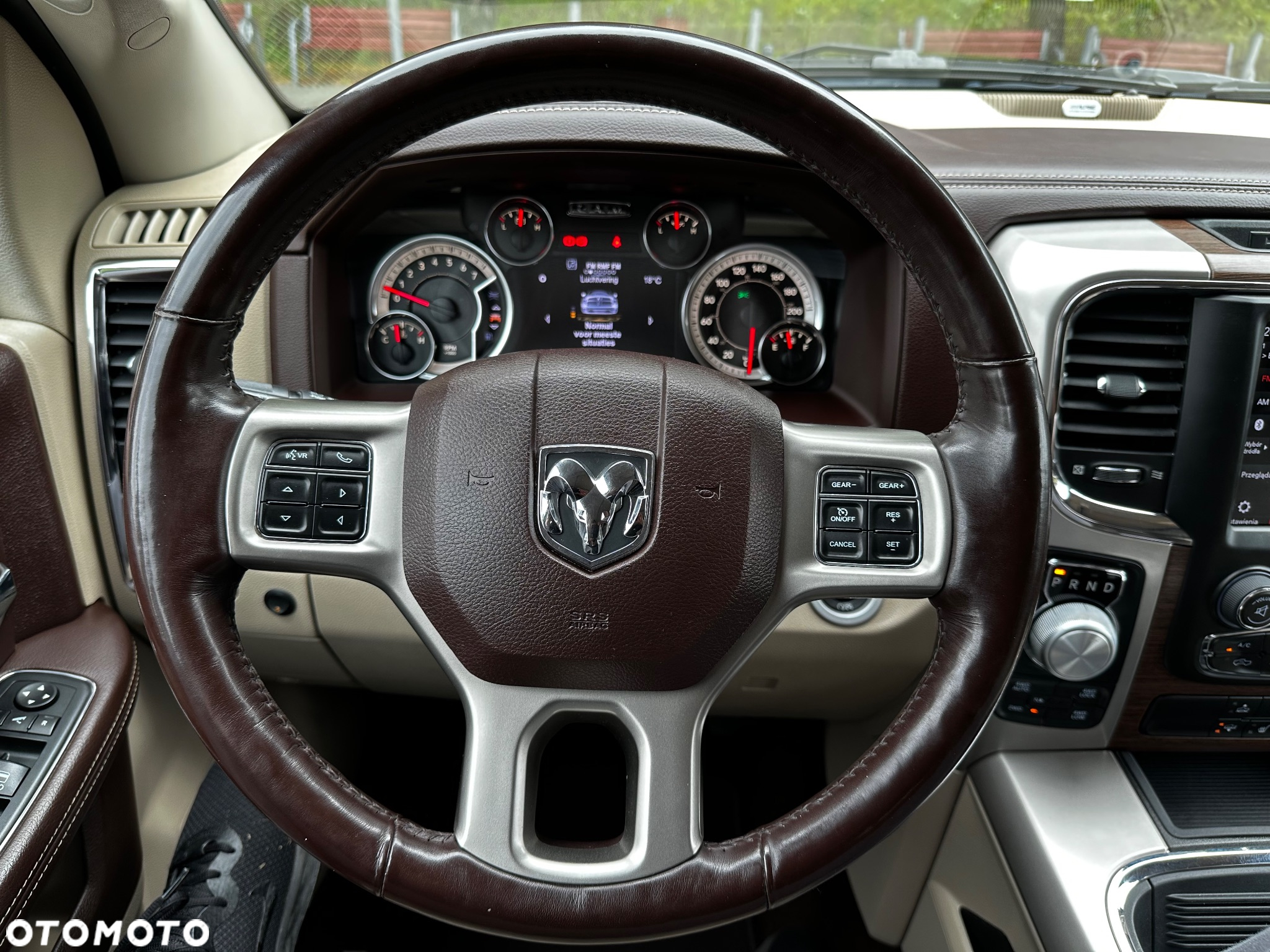 Dodge RAM 1500 5.7 4x4 - 16
