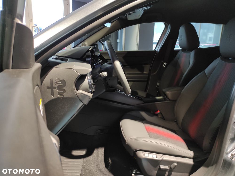 Alfa Romeo Junior 1.2 mHEV Ti eDCT - 16