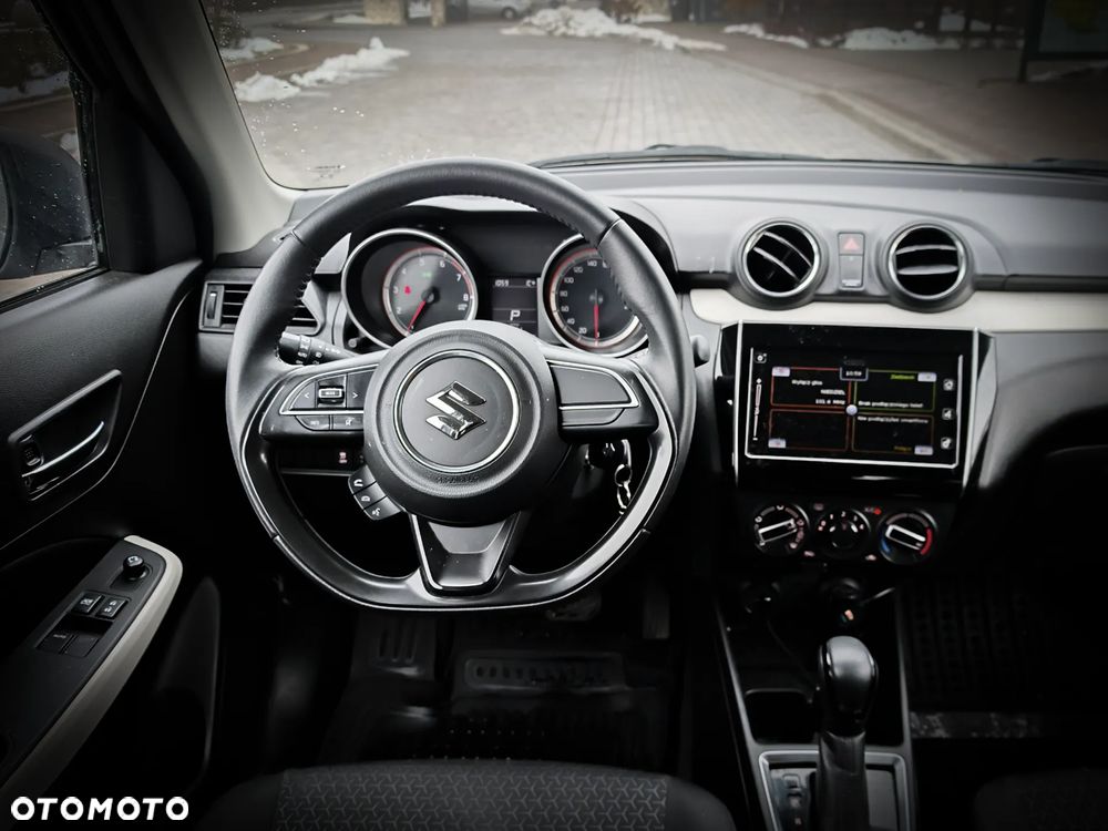 Suzuki Swift 1.2 Premium Plus CVT - 9