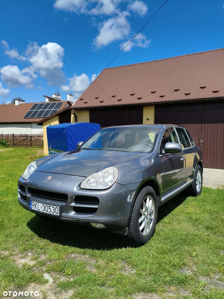 Porsche Cayenne - 1