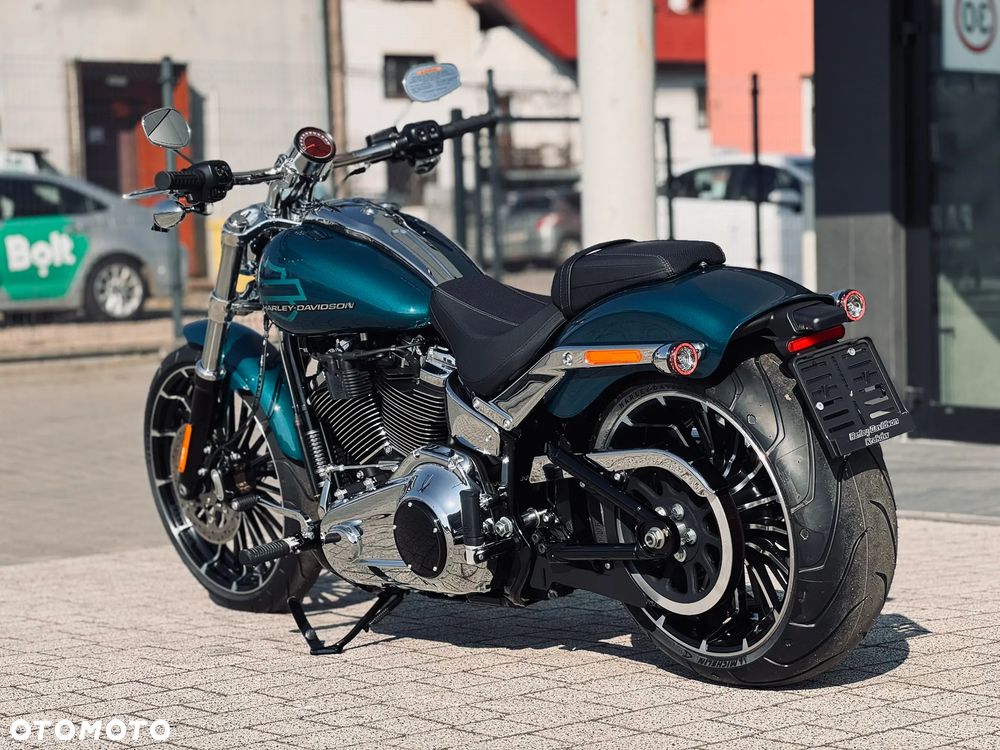 Harley-Davidson Softail Breakout - 16