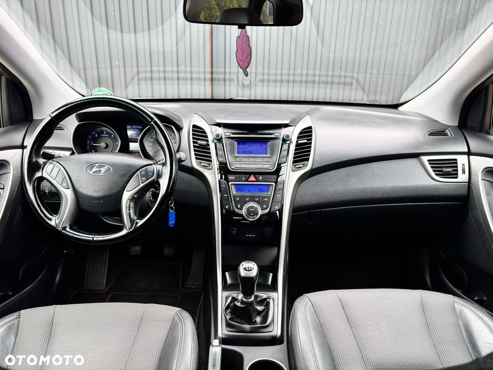 Hyundai i30 1.6 CRDi Fifa World Cup Edition - 12