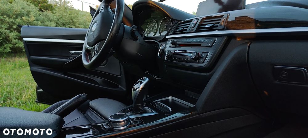 BMW Seria 3 328i xDrive Sport Line - 23