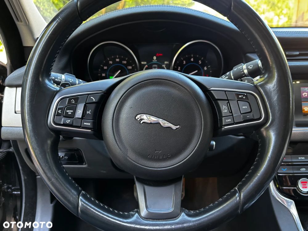 Jaguar XF 35t Prestige - 10