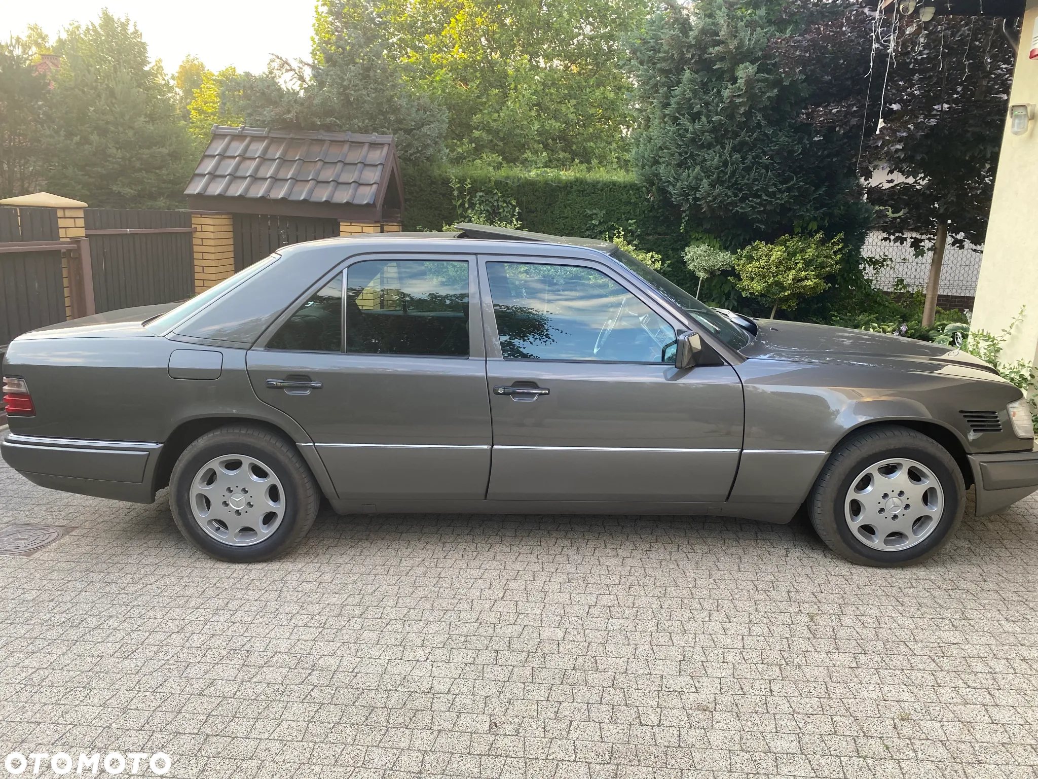 Mercedes-Benz Klasa E 300 D - 4