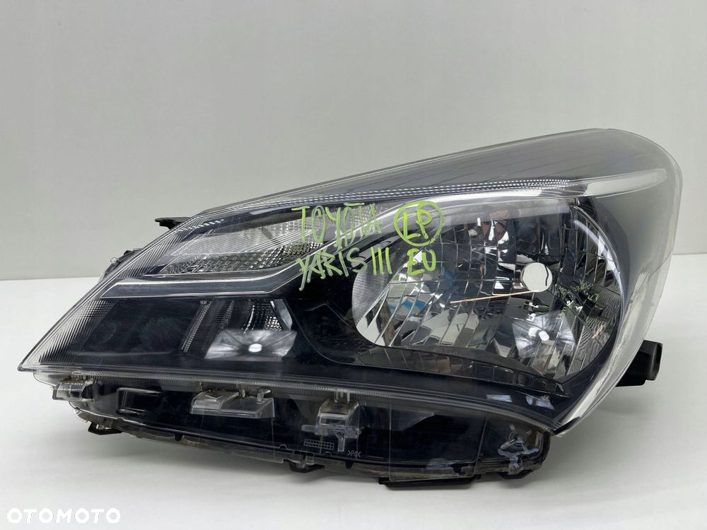 TOYOTA YARIS III LAMPA LEWA PRZÓD EUROPA - 1