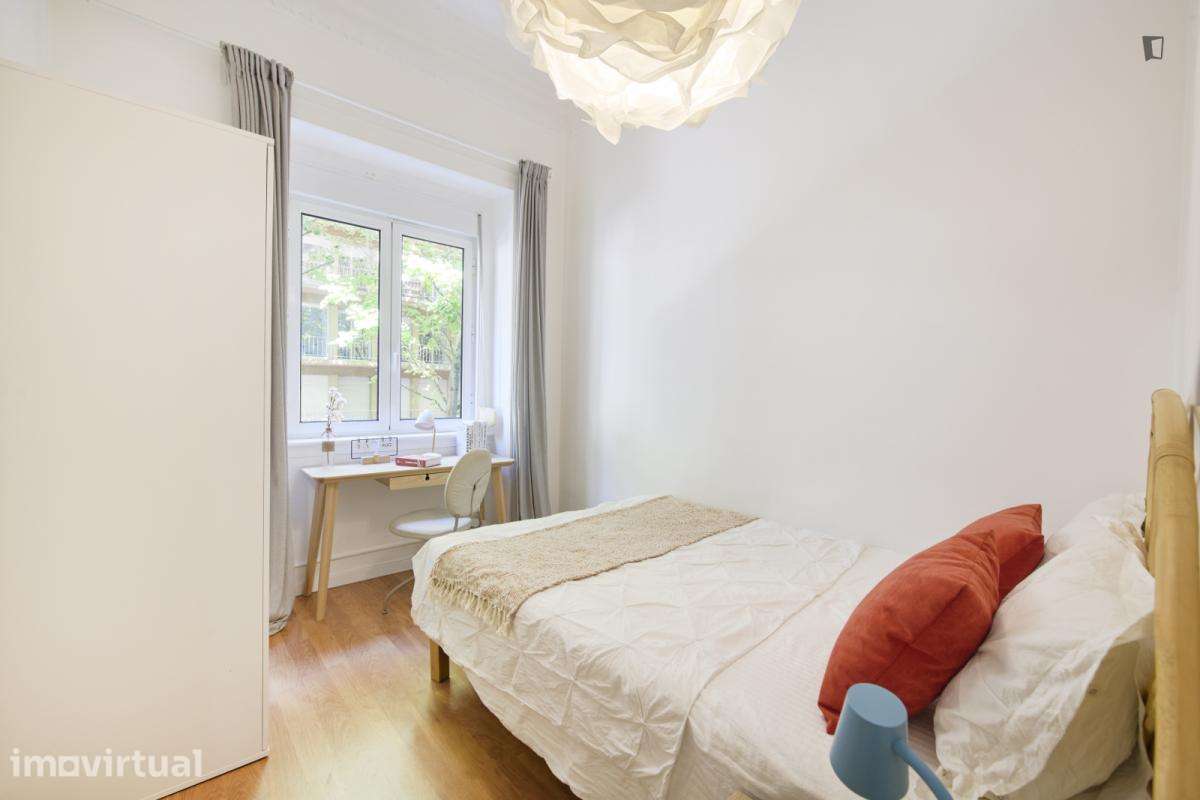 Quarto - localizado em Marquês de Pombal Lisbon - Grande imagem: 4/29