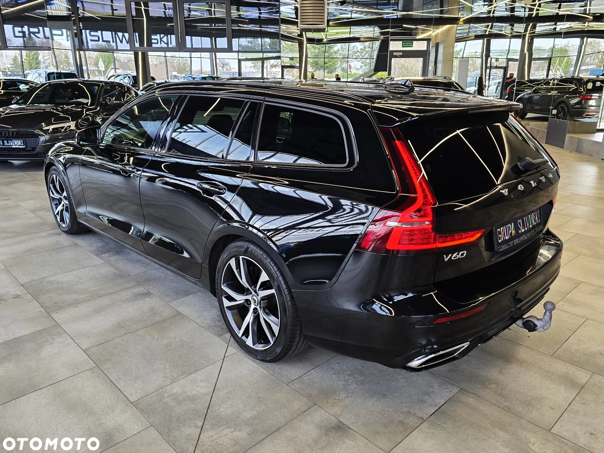 Volvo V60 D4 AWD Geartronic R-Design - 6