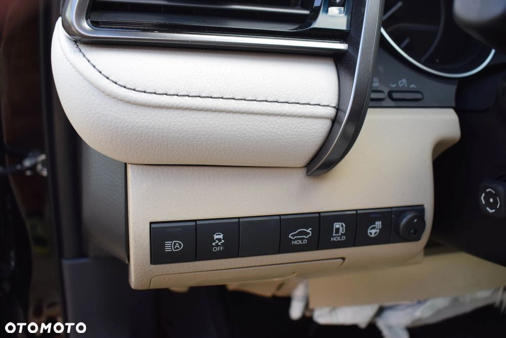 Toyota Camry 2.5 Hybrid Executive CVT - 9