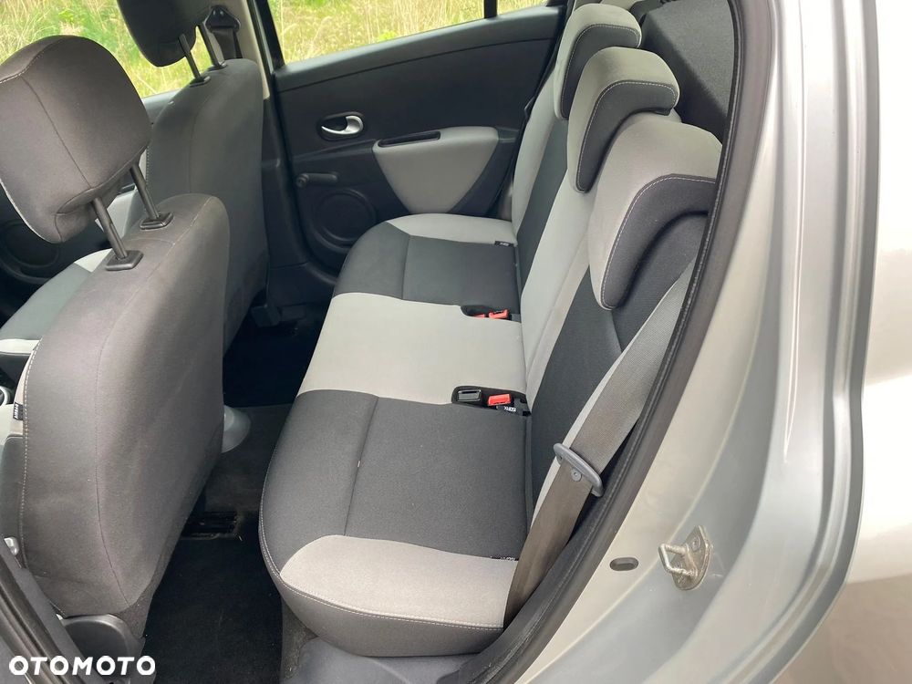 Renault Clio - 18