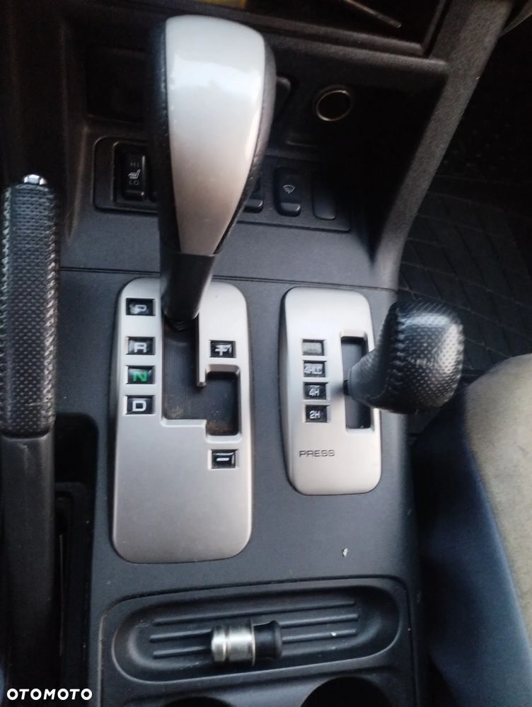 Mitsubishi Pajero 3.2 DID Instyle DAKAR - 7