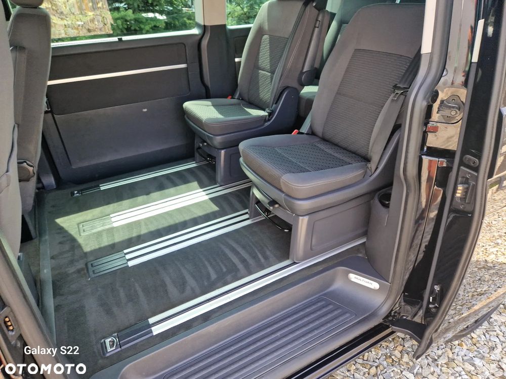 Volkswagen Multivan - 13
