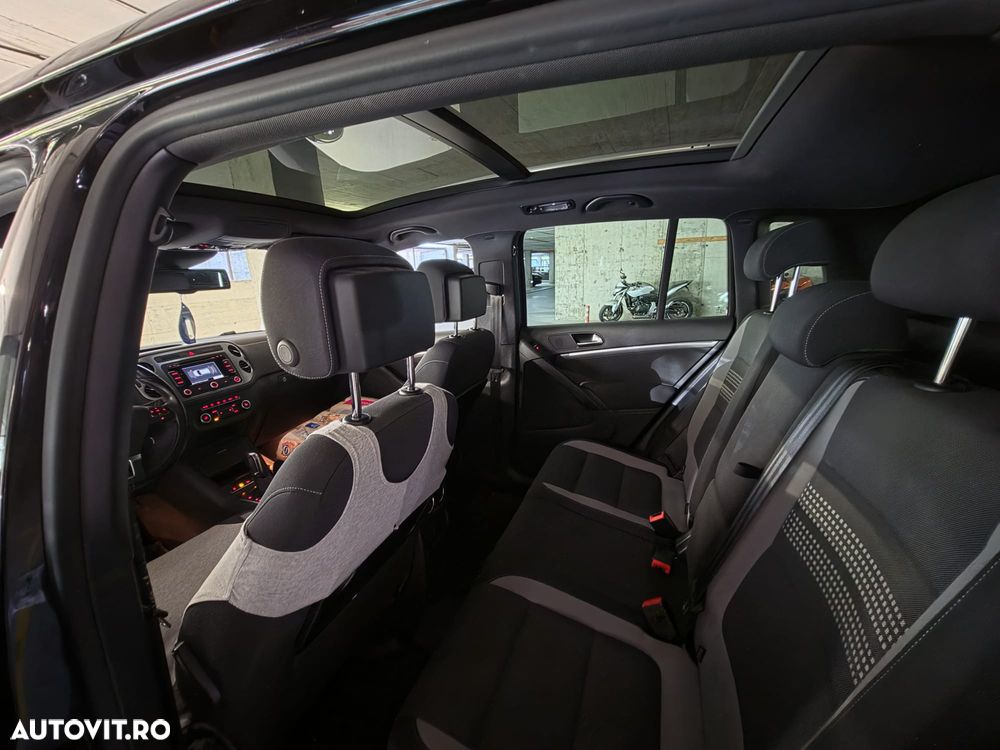 Volkswagen Tiguan - 1