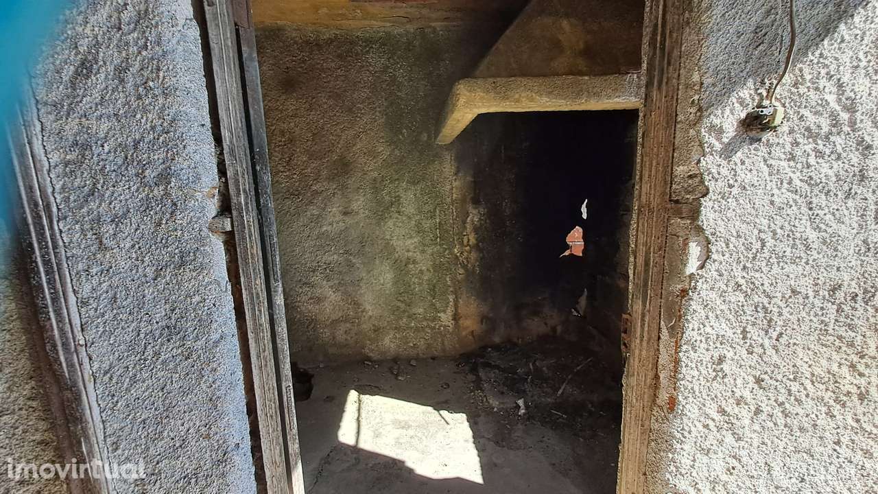 Moradia T2 para Reconstrução no Centro de Almalaguês - Grande imagem: 4/26