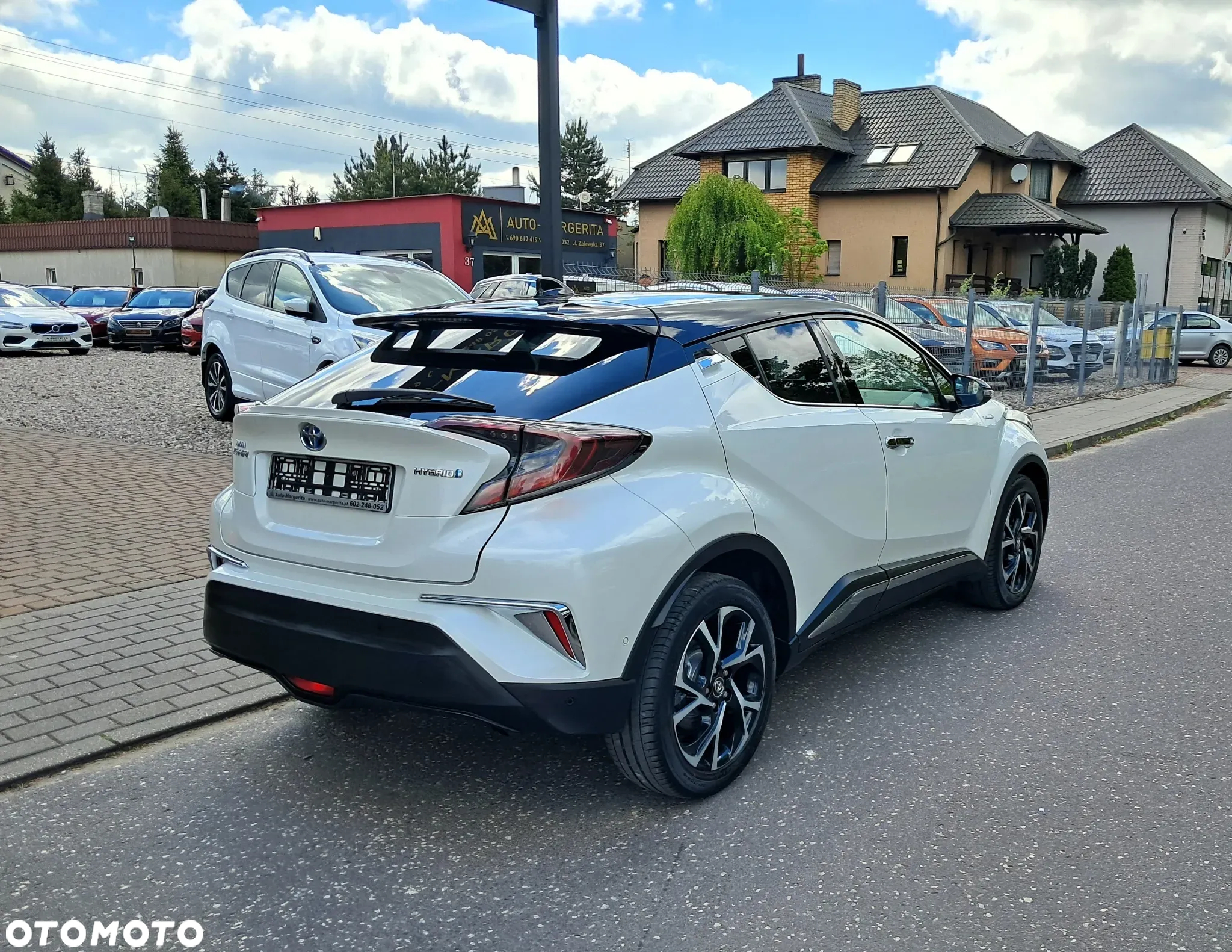 Toyota C-HR 1.8 Hybrid Neon Lime powered by JBL - 4