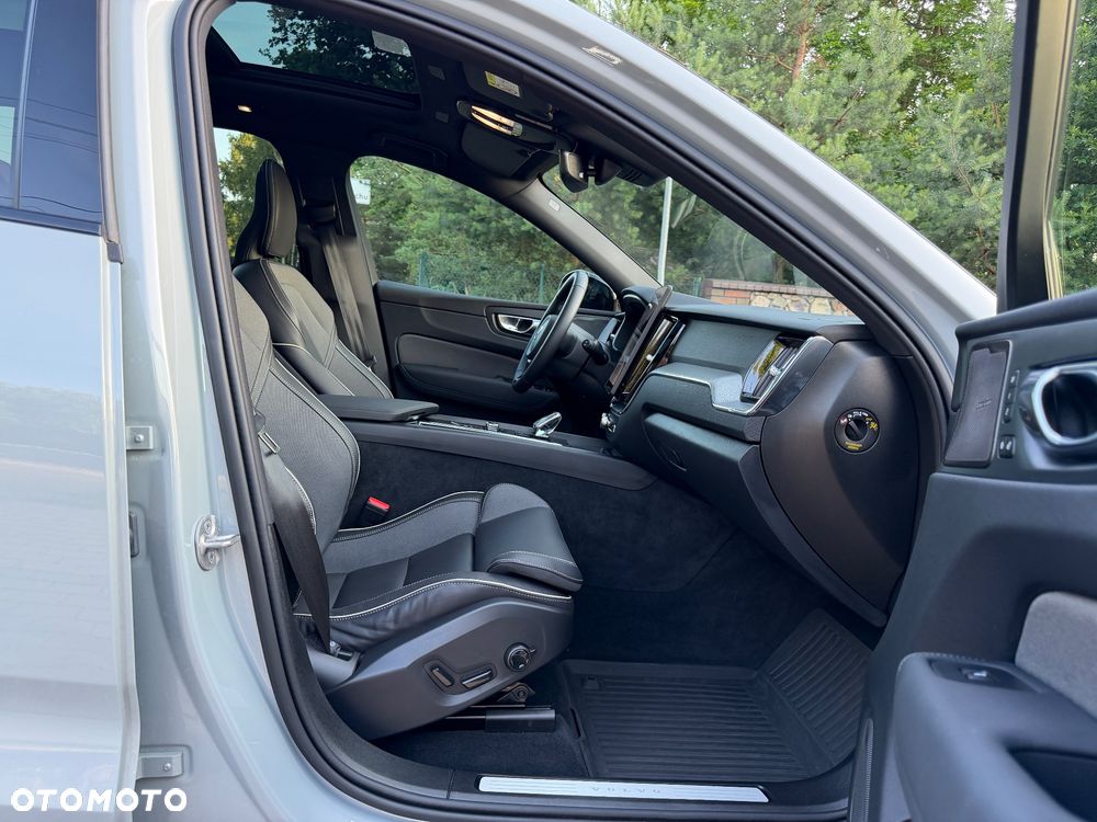 Volvo XC 60 B5 B AWD Plus Black Edition - 13