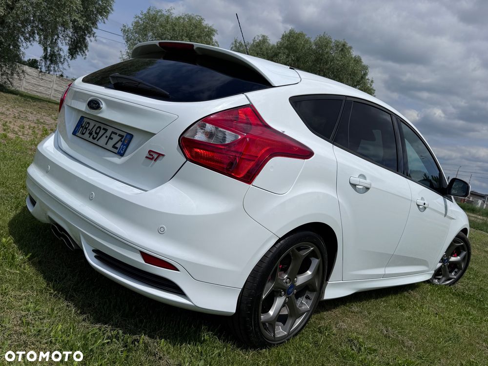 Ford Focus 2.0 EcoBoost ST mit Leder-Sport-Paket - 4