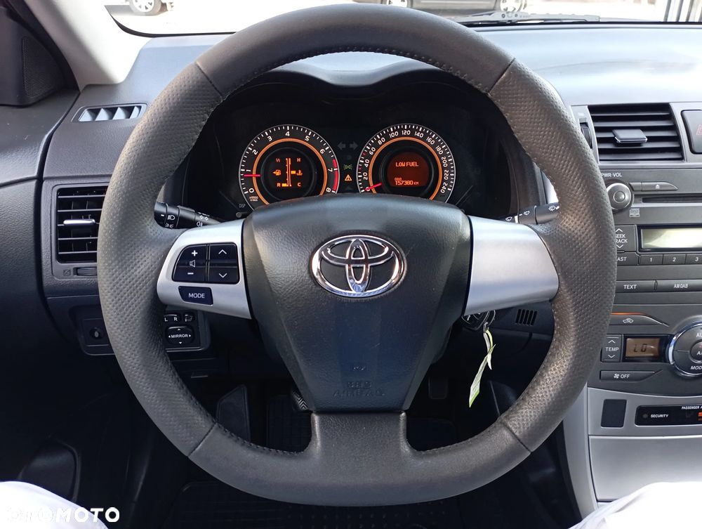 Toyota Corolla 1.6 Premium - 12