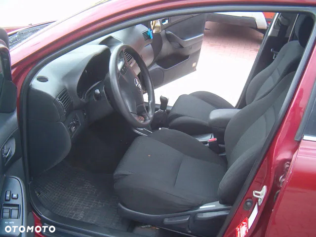Toyota Avensis - 12