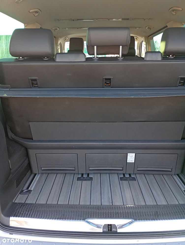 Volkswagen Multivan - 28