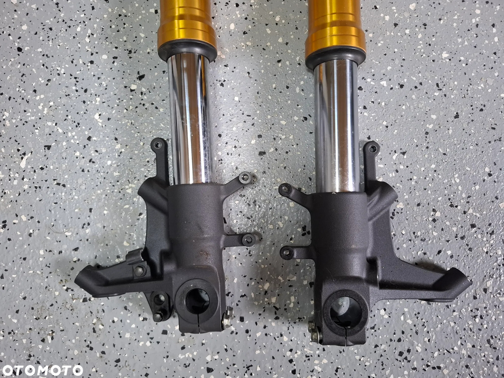 Suzuki GSXS 750 lagi laga amortyzator Ohlins - 2