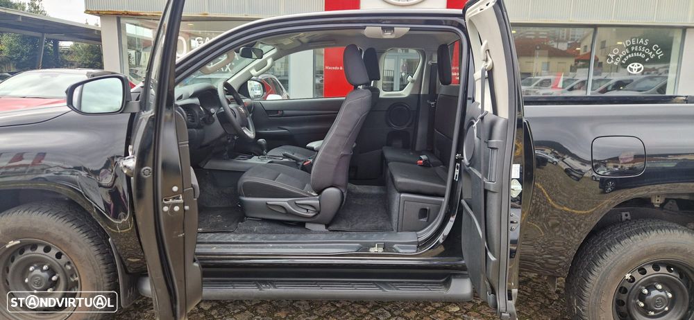 Toyota Hilux 2.4 D-4D 4WD CD CH Aut. - 12