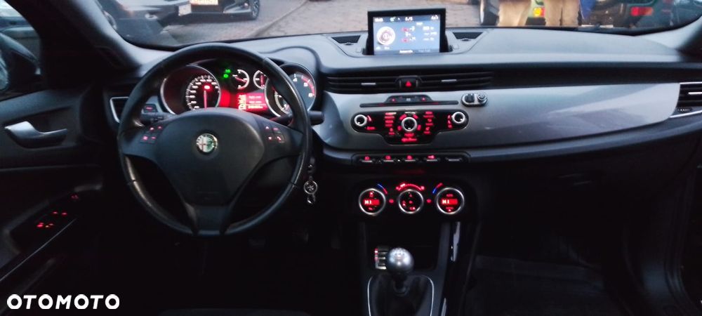 Alfa Romeo Giulietta 1.6 JTDM 16V Business - 8