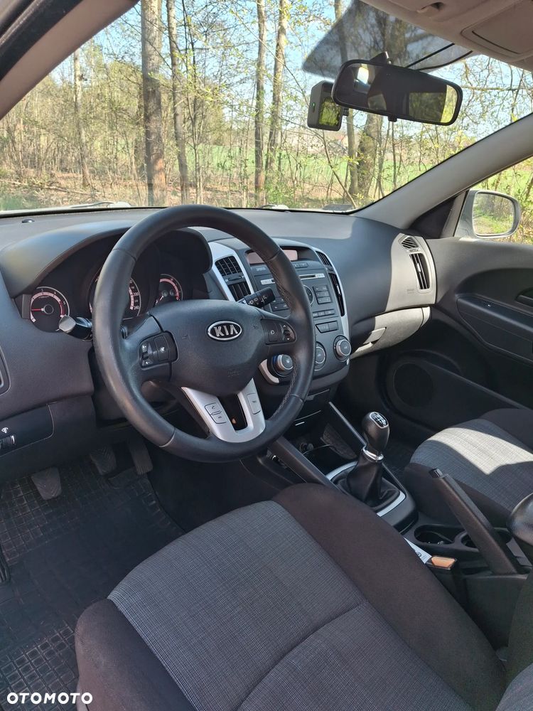 Kia Ceed 1.6 Crdi Comfort + - 4