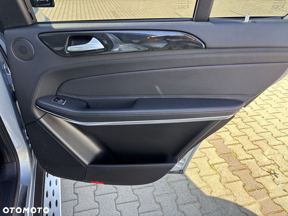 Mercedes-Benz GLS - 23