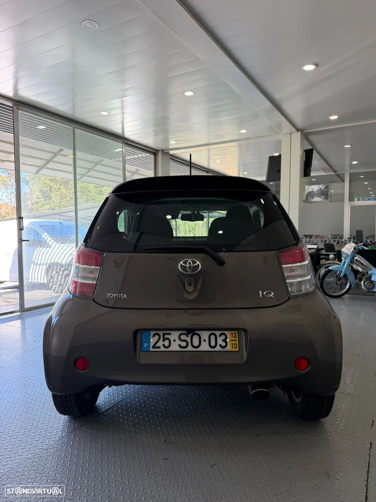 Toyota iQ 1.0 VVT-i Essential+AC - 5