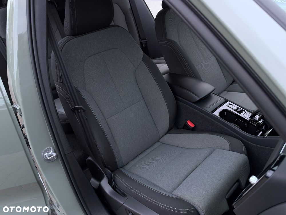 Volvo XC 40 B3 Plus Dark - 37