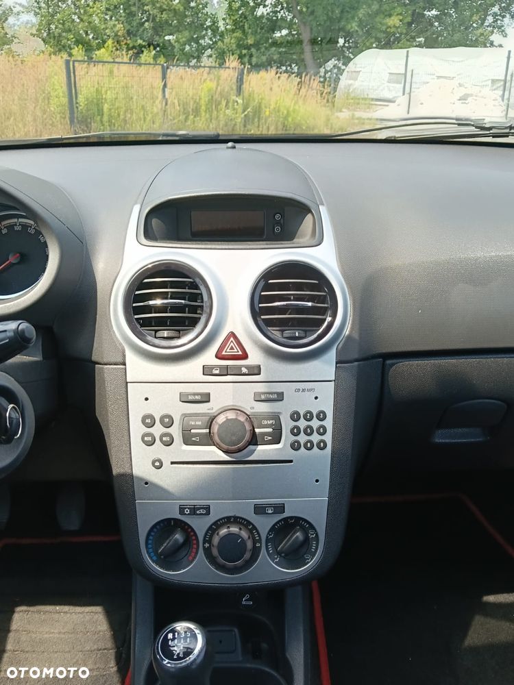 Opel Corsa 1.2 16V Cosmo - 12