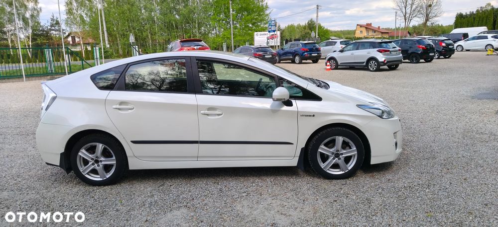 Toyota Prius (Hybrid) Executive - 6