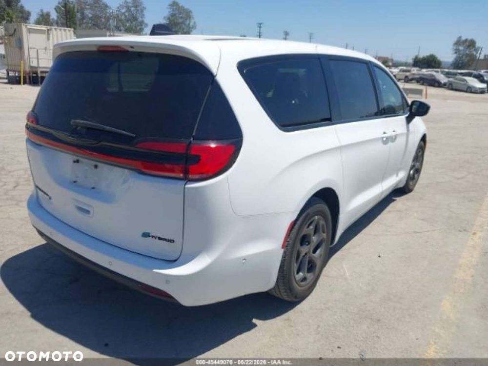 Chrysler Pacifica - 4